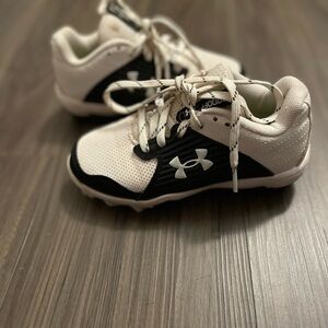 Under Armour leadoff batter youth baseball and softball cleats size 12